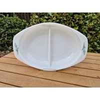 Vintage Jaj Pyrex Servierschale Mit Trenner in "Green Wheat' Muster von WowieZowieShop