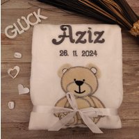 Babydecke Mit Namen, Weiß Teddy Motiv Bestickt, Personalisiert, Geschenk Geburt, Taufgeschenk, Baby Geschenk, Babygeschenk Mädchen Babydecke Mit Namen, Weiß Teddy Motiv Bestickt, Personalisiert, Geschenk Geburt, Taufgeschenk, Baby Geschenk, Babygeschenk Mädchen von WuffDogsworld