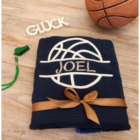 Handtuch Basketball Name, Handtuchgeschenk Name Ball, Kinderhandtuch Geschenk Sportler, Personalisiertes Duschtuch, Vereinsgeschenk Handtuch Basketball Name, Handtuchgeschenk Name Ball, Kinderhandtuch Geschenk Sportler, Personalisiertes Duschtuch, Vereinsgeschenk von WuffDogsworld