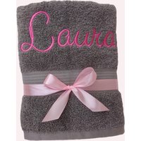 Handtuch Mit Namen, Duschtuch 70x140 cm Grau 100% Baumwolle, Handtücher 50x100 Personalisiert, Saunatuch Damen, Besticken Logo Handtuch Mit Namen, Duschtuch 70x140 cm Grau 100% Baumwolle, Handtücher 50x100 Personalisiert, Saunatuch Damen, Besticken Logo von WuffDogsworld