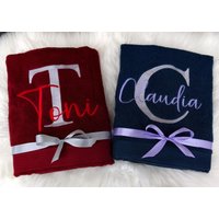 Handtuch Monogramm Mit Namen Bestickt Geschenk Geburtstag Händehandtuch Bestickung Buchstaben Groß Personalisiertes Badetuch Waschlappen Handtuch Monogramm Mit Namen Bestickt Geschenk Geburtstag Händehandtuch Bestickung Buchstaben Groß Personalisiertes Badetuch Waschlappen von WuffDogsworld