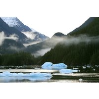 Nebelige Alaska Küste, Hi Def Iceberg Canvas, Foggy Alaskan Morning von WunderWorldPhotos