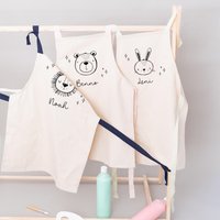 Kinderschürze Personalisiert, Kochschürze Kinder, Geschenk Bastelschürze, Schürze Kleinkind, Name, Küchenschürze Kinderschürze Personalisiert, Kochschürze Kinder, Geschenk Bastelschürze, Schürze Kleinkind, Name, Küchenschürze von Wundertextil