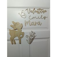 Personalisiertes Reh Türschild Wanddeko Aus Holz - Individuelle Kinderzimmer-Dekoration Für Die Kinderzimmertür Mit Schmetterling von WunschElfe