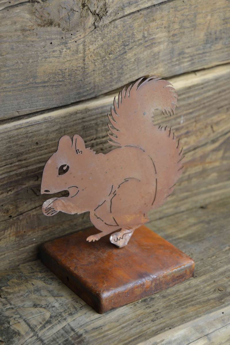 Eichhorn "Gianni" mit Zierkappe Eichhorn "Gianni" mit Zierkappe von Wupperkotten