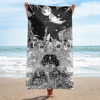 Duma Key Towel, Pen Ink Illustration Von Stephen Kings Bestseller. Verlassene Villa Auf Einer Der Keys in Florida. Versteckt Im Gras von WyldTrees