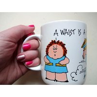 Vintage A Taille Ist Eine Schreckliche Sache Zu Erinnern Kaffeebecher 1987 Vintage A Taille Ist Eine Schreckliche Sache Zu Erinnern Kaffeebecher 1987 von WylieOwlBoutique