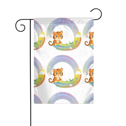 XBKGOHA Kleiner Tiger sitzt auf einem Regenbogen-Bild, Gartenflaggenmast für den Außenbereich, Innenhof, Dekoration, Mode, 30,5 x 45,7 cm XBKGOHA Kleiner Tiger sitzt auf einem Regenbogen-Bild, Gartenflaggenmast für den Außenbereich, Innenhof, Dekoration, Mode, 30,5 x 45,7 cm von XBKGOHA