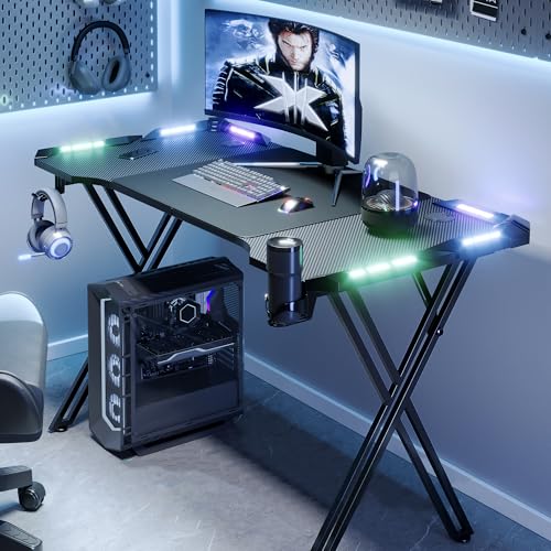 XMTECH 120 x 60 cm Gaming Schreibtisch, LED Gaming Tisch PC Tisch, X Rahmen mit Kohlefaseroberfläche Stabil, Gamer Tisch mit Getränkehalter und Kopfhörerhaken, Schwarz von XMTECH