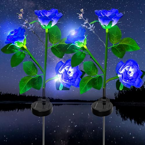 XVZ Solarlampen für Außen Garten Deko, 2 Stück LED Rose Lampe mit größerer Blume und Breiterem Wasserdichte Solarpanel, Solar Blumen Gartenleuchte für Rasen Terrasse Weg Balkon Deko - Blau von XVZ