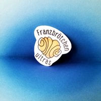 Franzbrötchen Ultras - Sticker Aus Vinyl Franzbrötchen Ultras - Sticker Aus Vinyl von XXxHAPPYSASSYxXX