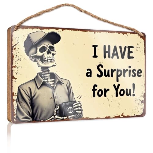 Büroschilder für den Schreibtisch, lustiges Skelett, das eine Kamera hält, mit dem Text "I Have A Surprise For You!" Schreibtischzubehör für Herren, Hinterhofdekoration (15 x 28 cm) von XYBH