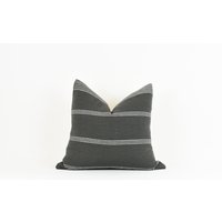 Aria Charcoal - Charcoal Grey Stripe Baumwolle Kissenbezug von XasminInteriorsShop