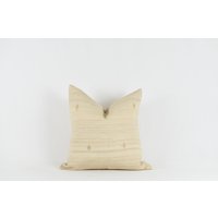 Dahlie - Beige Elfenbein Gewebter Seidenkissenbezug, Neutralkissen, Frühlingskissen, Frühlingserfrischung, Blumenkissen, Herbstkissen, Leinenkissen von XasminInteriorsShop