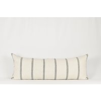 Heena Stripe Long Lenden - Schwarz-Weiß-Streifen Baumwolle Lendenkissenbezug von XasminInteriorsShop