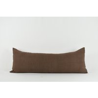 Juliet Brown Long Lumbar - Kissenbezug Aus Gewebter Baumwolle in Braun von XasminInteriorsShop