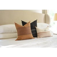 Otono - Orange Grün Schwarz Streifen Kissenbezug von XasminInteriorsShop