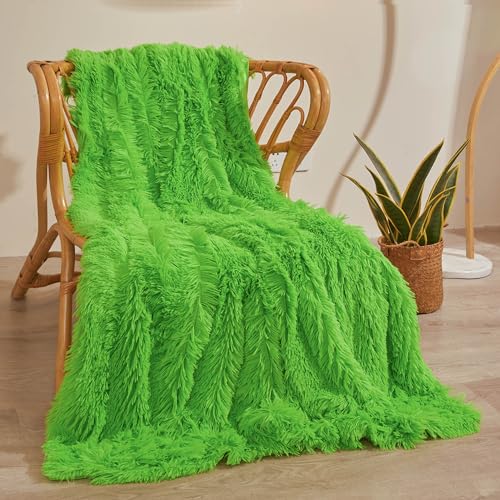 XeGe Luxuriöse Flauschige Couchdecke - Sofa Kuscheldecke, warme winterliche Sofadecke, hochwertige Kunstpelz-Decke, zottelige Plüschdecke, 152x228 cm pelzige Wohndecke für Couch, Limettengrün von XeGe