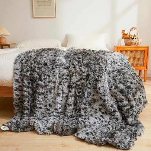 XeGe Luxus Kunstfell-Gepardenmuster-Decke, Weiche Leopardenmuster Flauschige Bettdecke, Schilfartiger Plüsch Deko-Decke für Sofa, Süße Flauschige Tierdruck-Decke für Sofa Bett, Grau, 152x228 cm XeGe Luxus Kunstfell-Gepardenmuster-Decke, Weiche Leopardenmuster Flauschige Bettdecke, Schilfartiger Plüsch Deko-Decke für Sofa, Süße Flauschige Tierdruck-Decke für Sofa Bett, Grau, 152x228 cm von XeGe