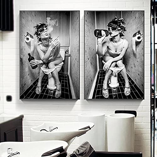 Wandkunst Bild Frau auf der Toilette Leinwand Poster und Drucke Bar Mädchen Rauchen Trinken in der Toilette Malerei Wohnkultur 29,7x42cm (12x17in) x2 Innenrahmen von Xinmei Art