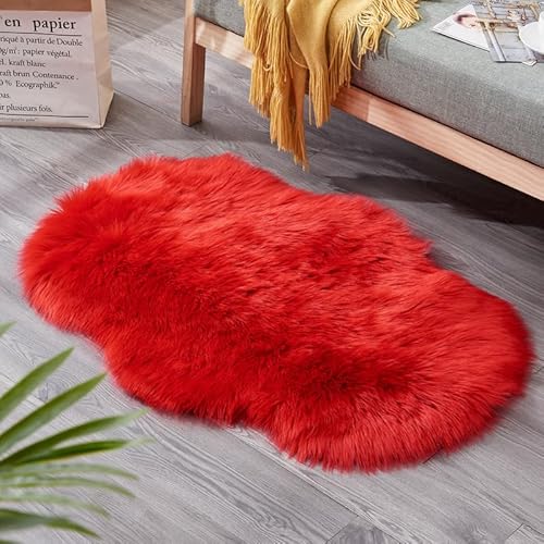 60 x 90 cm Faux Lammfell Schaffell Teppich, Longhair Flauschiger Teppich Wohnzimmer Deko, Modern Bodenmatte Sofa Matte Kunstfell Dekofell Unregelmäßig Bettvorleger Wolle (Hong,60 x 90 cm) von Xiyocadt