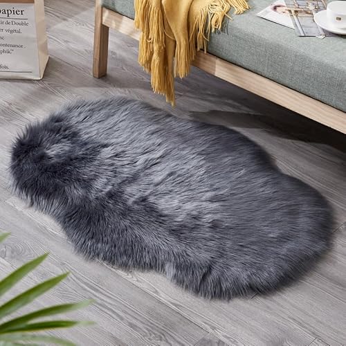 60 x 90 cm Faux Lammfell Schaffell Teppich, Longhair Flauschiger Teppich Wohnzimmer Deko, Modern Bodenmatte Sofa Matte Kunstfell Dekofell Unregelmäßig Bettvorleger Wolle (shenhui,60 x 90 cm) von Xiyocadt