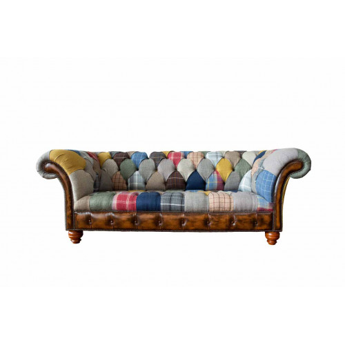 Chesterfield-Sofa aus Textil und Leder auf Beinen aus Naturholz von Xl Moebel