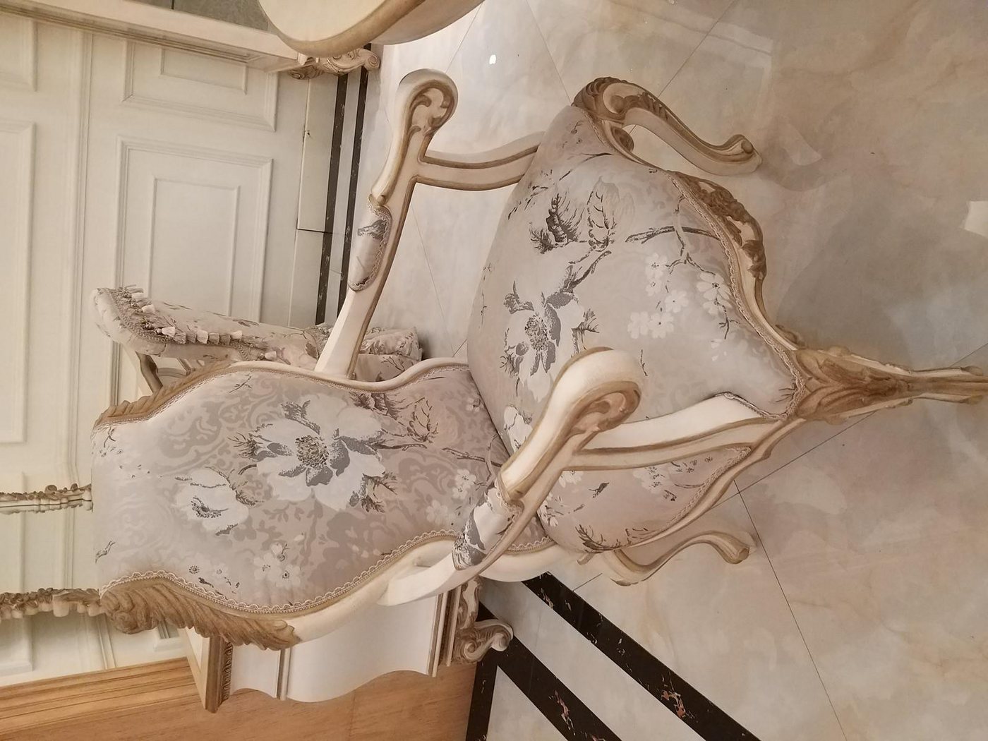 Xlmoebel Esszimmerstuhl Sitzmöbel Stuhl Throne Sitzgruppe Esszimmer Design Holz Antik Barock, Hergestellt in Europa Xlmoebel Esszimmerstuhl Sitzmöbel Stuhl Throne Sitzgruppe Esszimmer Design Holz Antik Barock, Hergestellt in Europa von Xlmoebel