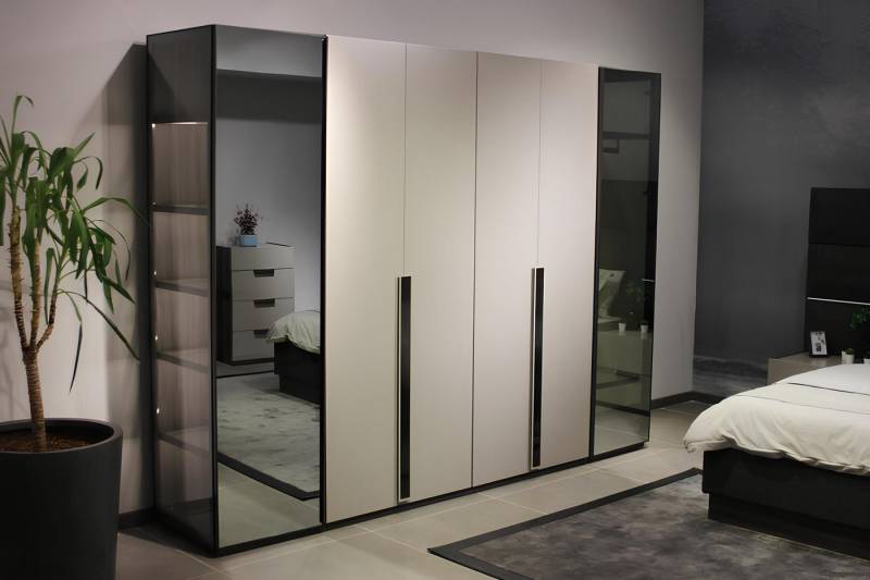 Xlmoebel Kleiderschrank Designer Kleiderschrank mit Spiegel - Luxuriöses (Kleiderschrank) Hergestellt in Europa von Xlmoebel