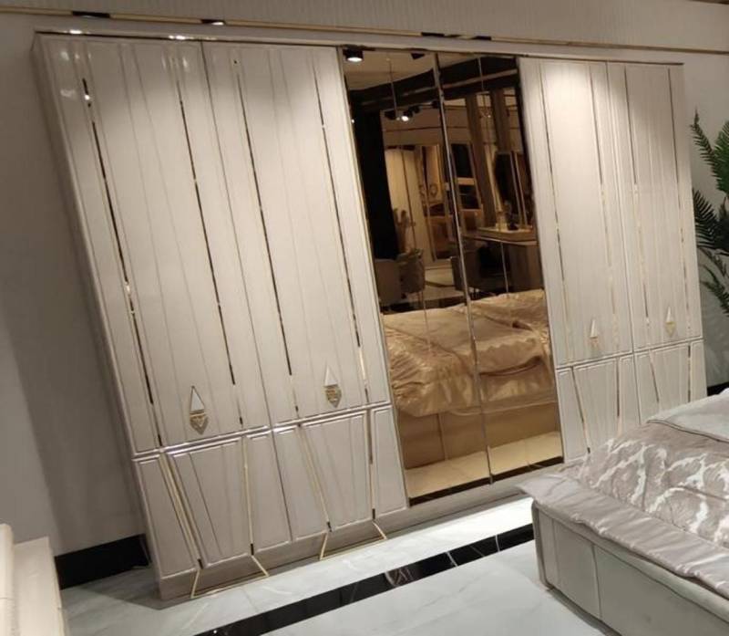 Xlmoebel Kleiderschrank Schrank für Kleidung mit Spiegel und einer Länge von 277cm (Kleiderschrank) Hergestellt in Europa von Xlmoebel