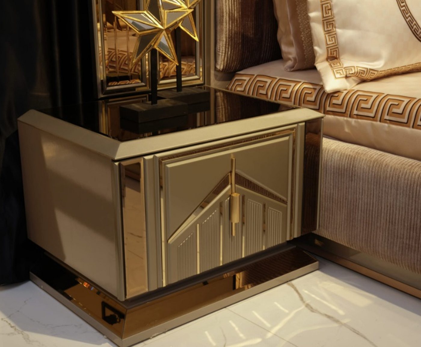 Xlmoebel Nachttisch Design Beistelltisch Gold Metall & Holz Möbel fürs Schlafzimmer SOFORT (2x Nachttisch), Hergestellt in Europa von Xlmoebel