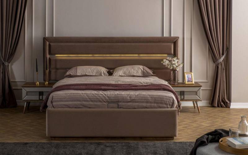 Xlmoebel Schlafzimmer-Set Exklusive Doppelbettgarnitur in Braun mit zwei Holz-Nachttischen, (Bett + 2x Nachttische), Hergestellt in Europa von Xlmoebel