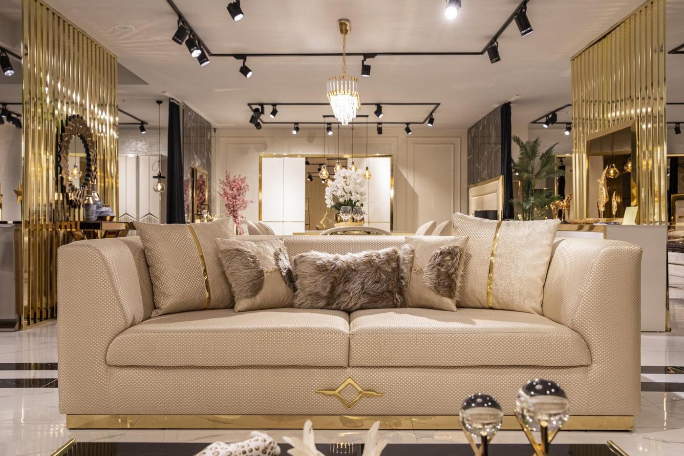 Xlmoebel 3-Sitzer Hochwertiges Drei-Sitzer Sofa mit Deko-Kissen und Sitzpolstern 245 cm, Hergestellt in Europa von Xlmoebel