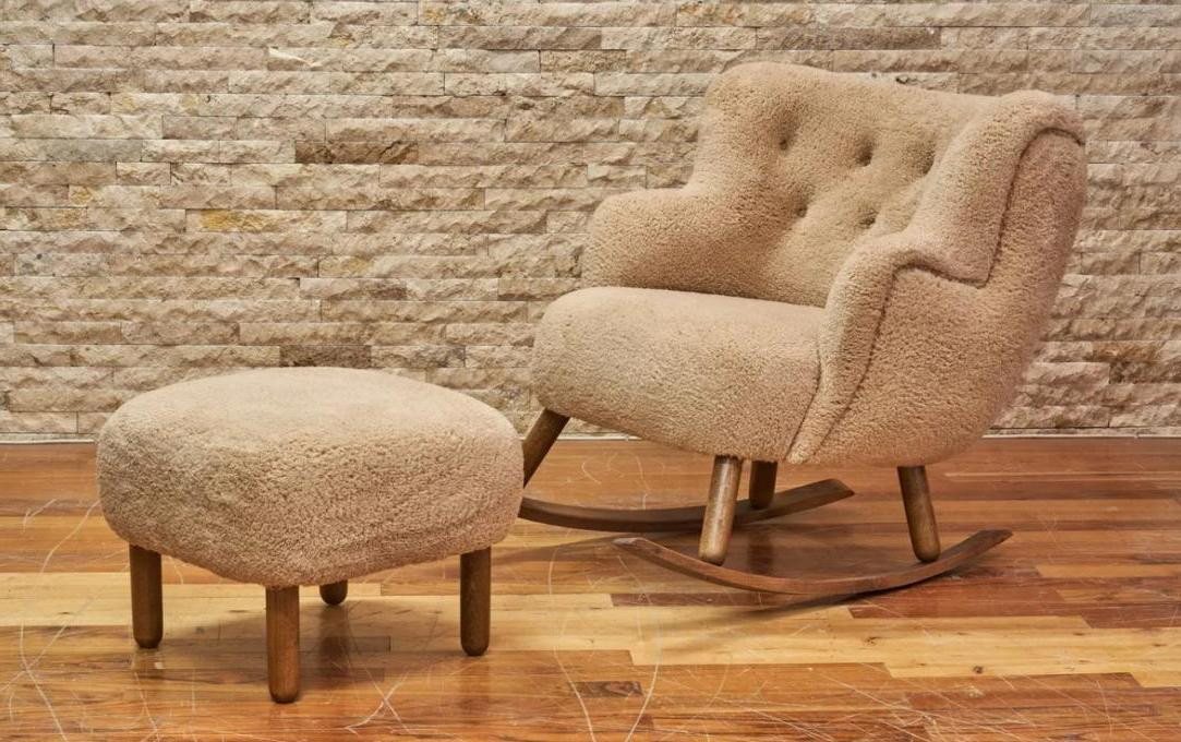 Xlmoebel Schaukelstuhl Luxuriöser beiger Schaukelstuhl mit Hocker für das Wohnzimmer, Hergestellt in Europa Xlmoebel Schaukelstuhl Luxuriöser beiger Schaukelstuhl mit Hocker für das Wohnzimmer, Hergestellt in Europa von Xlmoebel