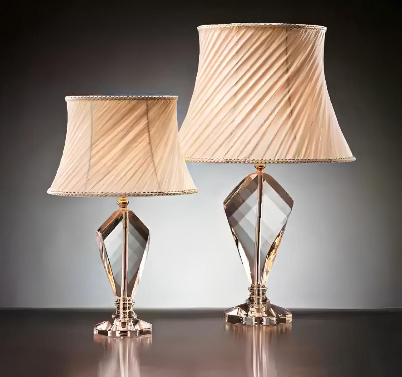 Xlmoebel Tischleuchte Tischlampe in Beige im antiken Stil mit Kristallverzierung, Hergestellt in Europa Xlmoebel Tischleuchte Tischlampe in Beige im antiken Stil mit Kristallverzierung, Hergestellt in Europa von Xlmoebel