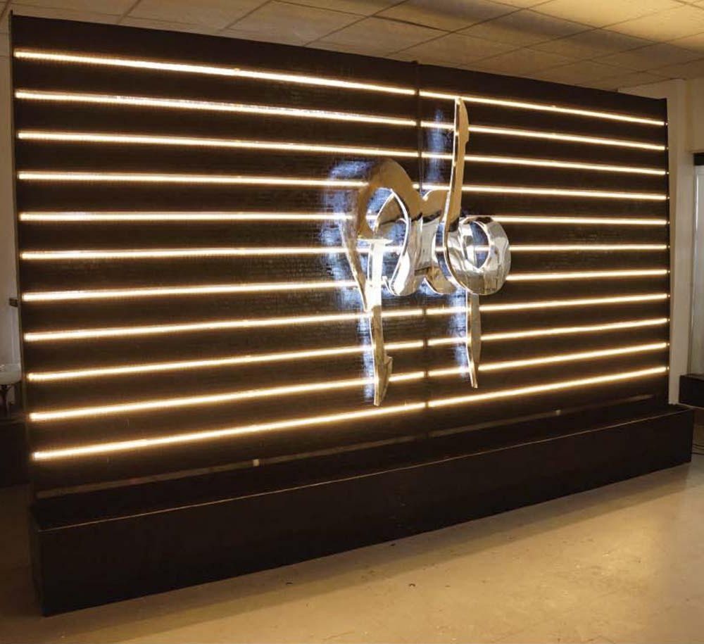 Xlmoebel Zimmerbrunnen Wandverkleidung mit LED-Beleuchtung im Design einer Wasserwand, (LED-Wasserfall), Hergestellt in Europa von Xlmoebel