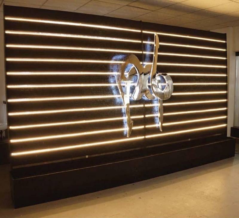 Xlmoebel Zimmerbrunnen Wandverkleidung mit LED-Beleuchtung im Design einer Wasserwand, (LED-Wasserfall), Hergestellt in Europa von Xlmoebel