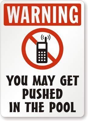 YFULL Blechschild mit Aufschrift "Warning for Pool You May Get Pushed in The Pool", lustiges Schild mit Aufschrift "No Cellphone", Geschenk für Poolbesitzer, 20,3 x 30,5 cm YFULL Blechschild mit Aufschrift "Warning for Pool You May Get Pushed in The Pool", lustiges Schild mit Aufschrift "No Cellphone", Geschenk für Poolbesitzer, 20,3 x 30,5 cm von YFULL