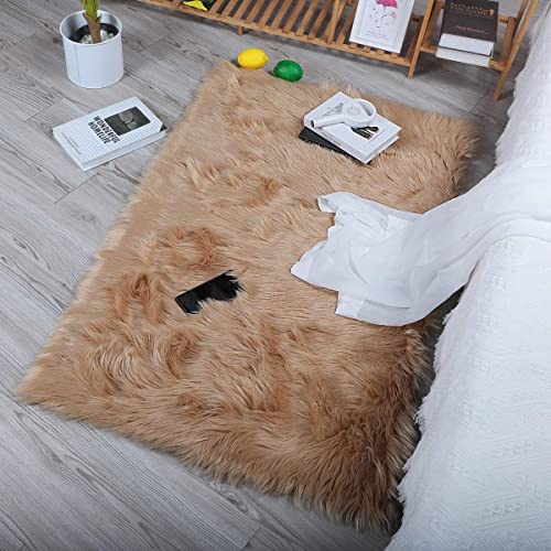 YIHAIC Faux Lammfell Schaffell Teppich Kunstfell in Super weich Lammfellimitat Imitat Fellteppich für Schlafzimmer Boden Wohnzimmer Home Decorator Teppich Bettvorleger Sofa Matte (Braun, 60 x 90 cm) von YIHAIC