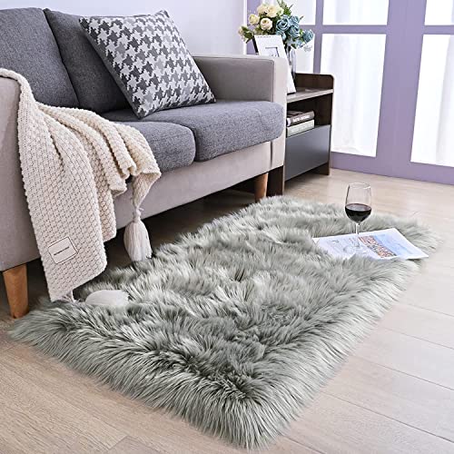 YIHAIC Faux Lammfell Schaffell Teppich Kunstfell in Super weich Lammfellimitat Imitat Fellteppich für Schlafzimmer Boden Wohnzimmer Home Decorator Teppich Bettvorleger Sofa Matte (Grau, 50 x 150 cm) von YIHAIC