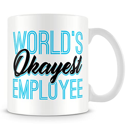 Lustige Geschenktasse mit Aufschrift "Worlds Okayest Employee" von YINGD