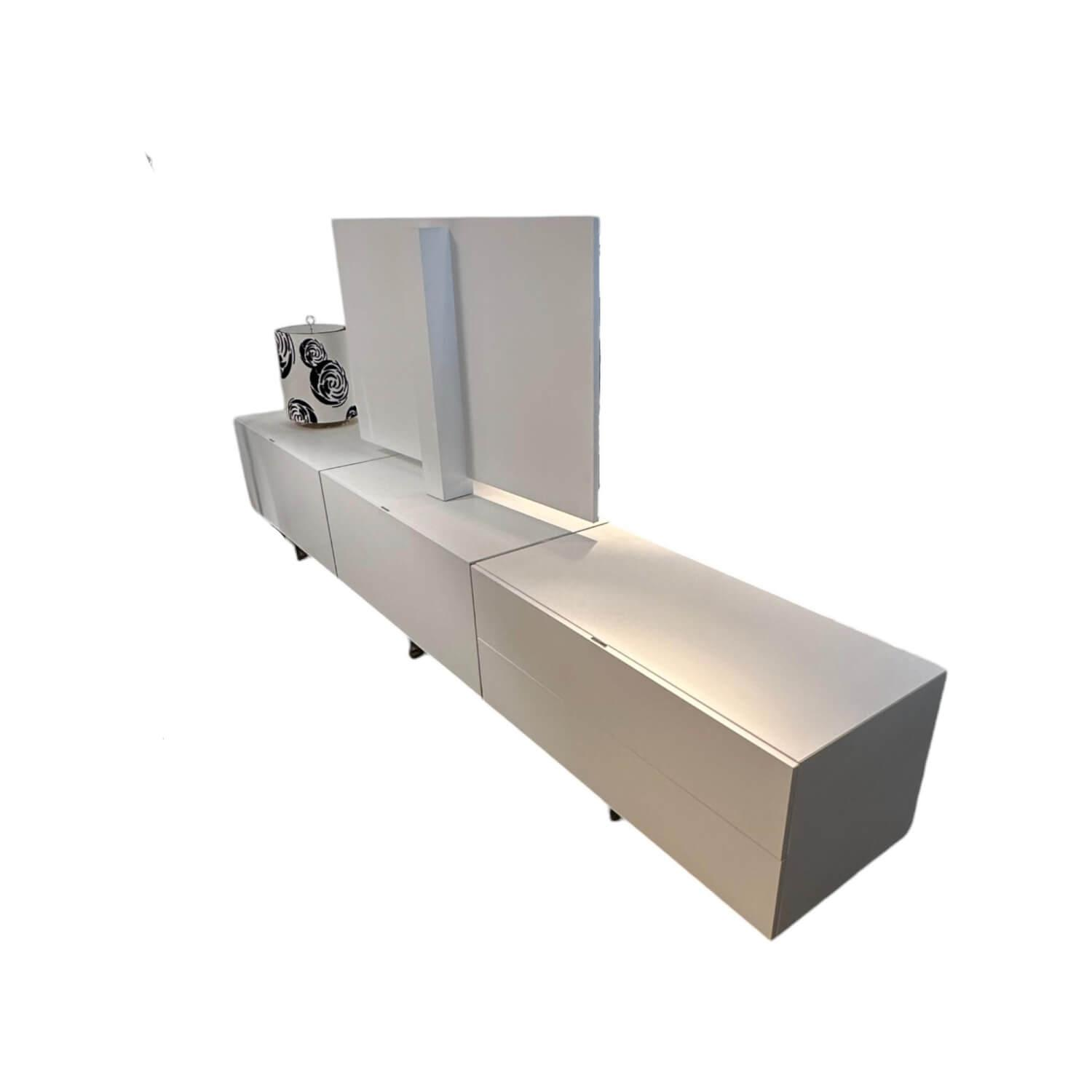 Lowboard Matrix Leder Weiß 13 Inklusive TV Einsatz Mit Kadelabdeckung Lowboard Matrix Leder Weiß 13 Inklusive TV Einsatz Mit Kadelabdeckung von YOMEI