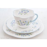 Shelley, Zierliche Form, Blue Rock Pattern Trio, Reg. Nummer 13591. Ca. 1945 -1966 von YSVintageAndAntics