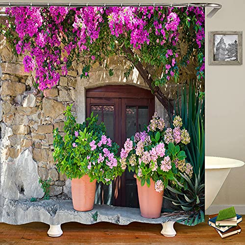 YUAOEUR Italienischer Outdoor-Duschvorhang, Blick auf Steinmauer-Haus mit Blumentopf, rote lila Blume in Italien, ländliche Stadt, Garten, 3D-Bild, Badezimmer-Dekor, Stoff mit Haken, grün, beige von YUAOEUR