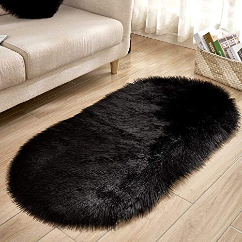 YUGWNN Schwarz Flokati Teppich Waschbar Bettvorleger Fell,Kunstfell Stuhlauflage Dekofell,Oval 60x120cm/23.6x47.2in von YUGWNN