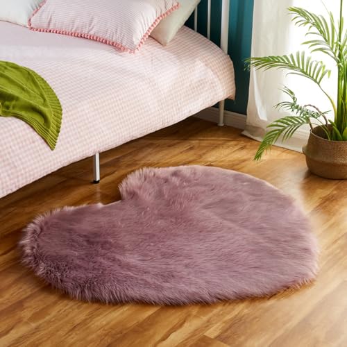 YUGWNN Traubenviolett Longhair Fell Optik Nachahmung Wolle Bettvorleger,Schlafzimmer Teppich Kuschelig Weich Flauschig,30x40cm/11.8x15.7in Herzform von YUGWNN