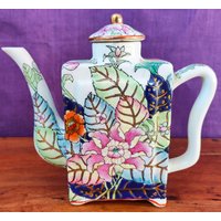 Vintage Teekanne Mit Bunten Geprägten Blumen von YaKuzolaDesign
