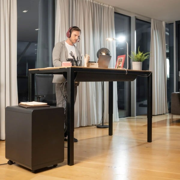 Yaasa Desk Four Tisch | Gestell schwarz | el. höhenverstellbar | Konfigurator von Yaasa