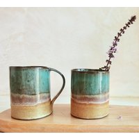 Beige Und Türkis Keramiktasse, Handgemachte Keramik, Becher Mit Griff, Für Kaffeeliebhaber von YaelGronnerCeramics