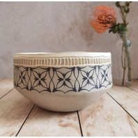 Eine Einzigartige Schüssel, Rustikale Handgemachte Keramik, Hohe Keramik-Servierschale, Dekorative Keramik-Schale, Geschenk Für Mama von YaelGronnerCeramics